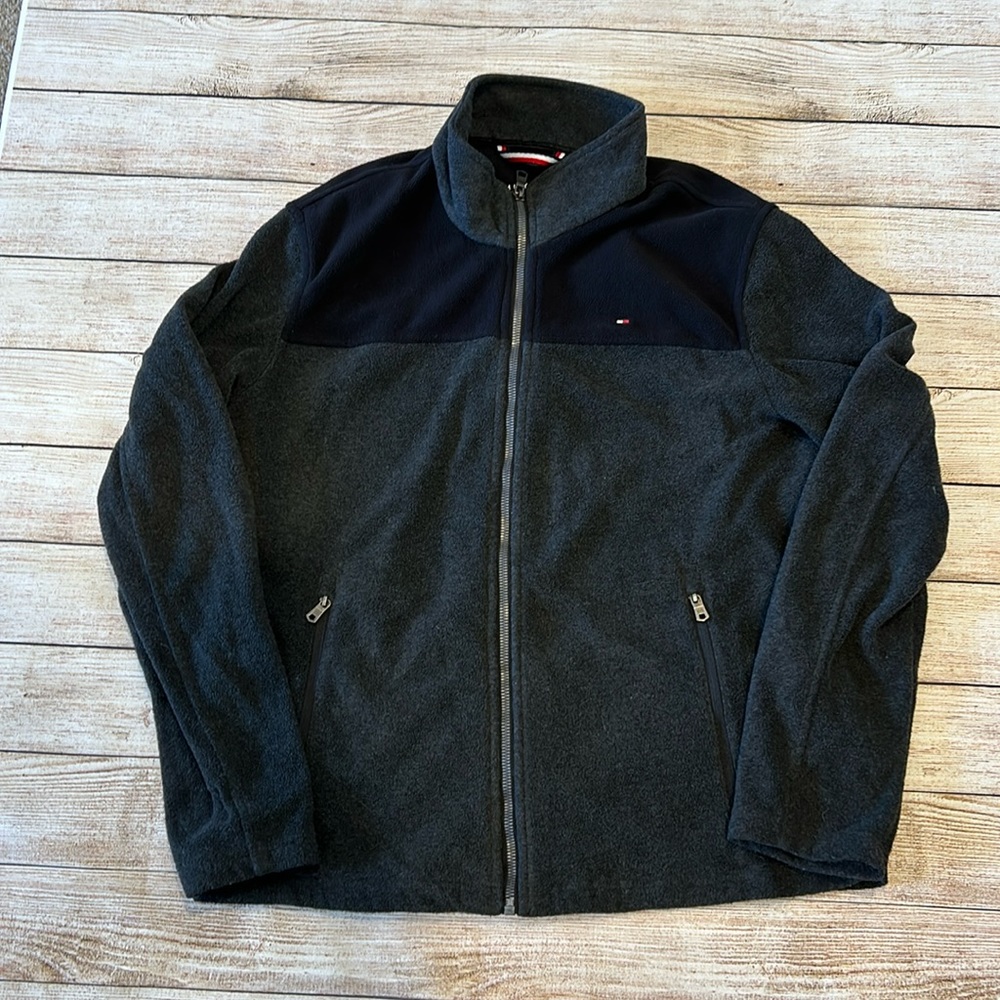 EUC men's size medium Tommy Hilfiger fleece zip up jacket
